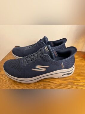 Skechers Hands Free Slip-ins GO WALK Arch Fit 2.0 Navy EUC No box